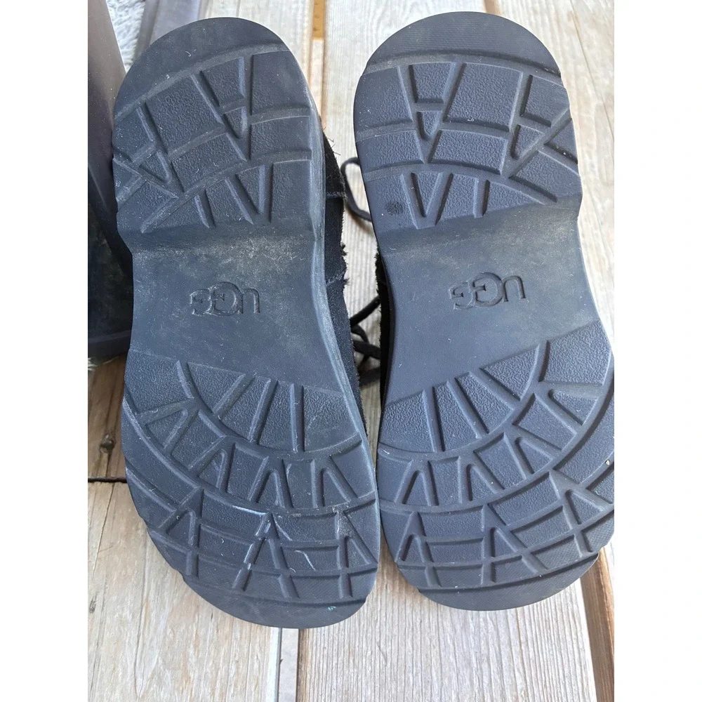 UGG Kids‎ Chelham weather  waterproof Boots Size 2 Black suade